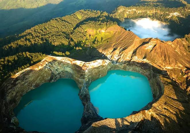 Menikmati Pesona Danau Kelimutu, Keindahan Alam yang Penuh Keunikan